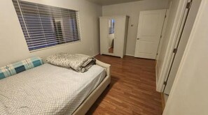 2 Schlafzimmer, Schreibtisch, Bügeleisen/Bügelbrett, kostenloses WLAN