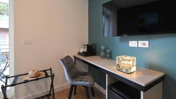 Deluxe-Zimmer, Balkon | Minibar, Zimmersafe, kostenloses WLAN