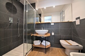 Deluxe Room, Balcony | Bathroom | Hair dryer, slippers, bidet, towels