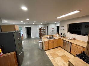 Microwave, oven, stovetop, dishwasher - Unique quiet 2 Bedroom space in South Anchorage (Anchorage)