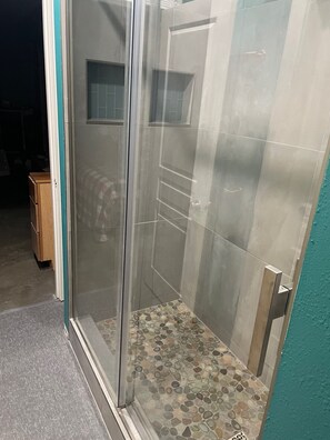 Shower, hair dryer, towels, soap - Unique quiet 2 Bedroom space in South Anchorage (Anchorage)