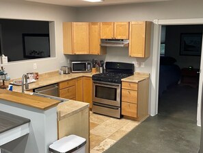 Microwave, oven, stovetop, dishwasher - Unique quiet 2 Bedroom space in South Anchorage (Anchorage)