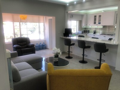 New condo in the royals Hills area 
Family, friendly, quiet neighborhood