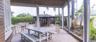 Cubo's Casa El Candil / urban / family / private pool