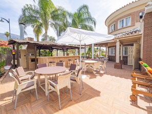 Outdoor dining - Cubo's Casa El Candil 8 PAX / urban / private pool / free wifi (Alhaurín el Grande)