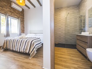 4 Schlafzimmer, Bügeleisen/Bügelbrett, kostenloses WLAN, Bettwäsche