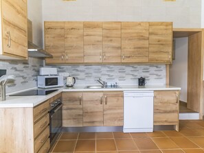 Frigorifero, microonde, forno, lavastoviglie