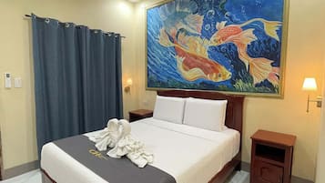 Premium Room, 1 Queen Bed, Pool View