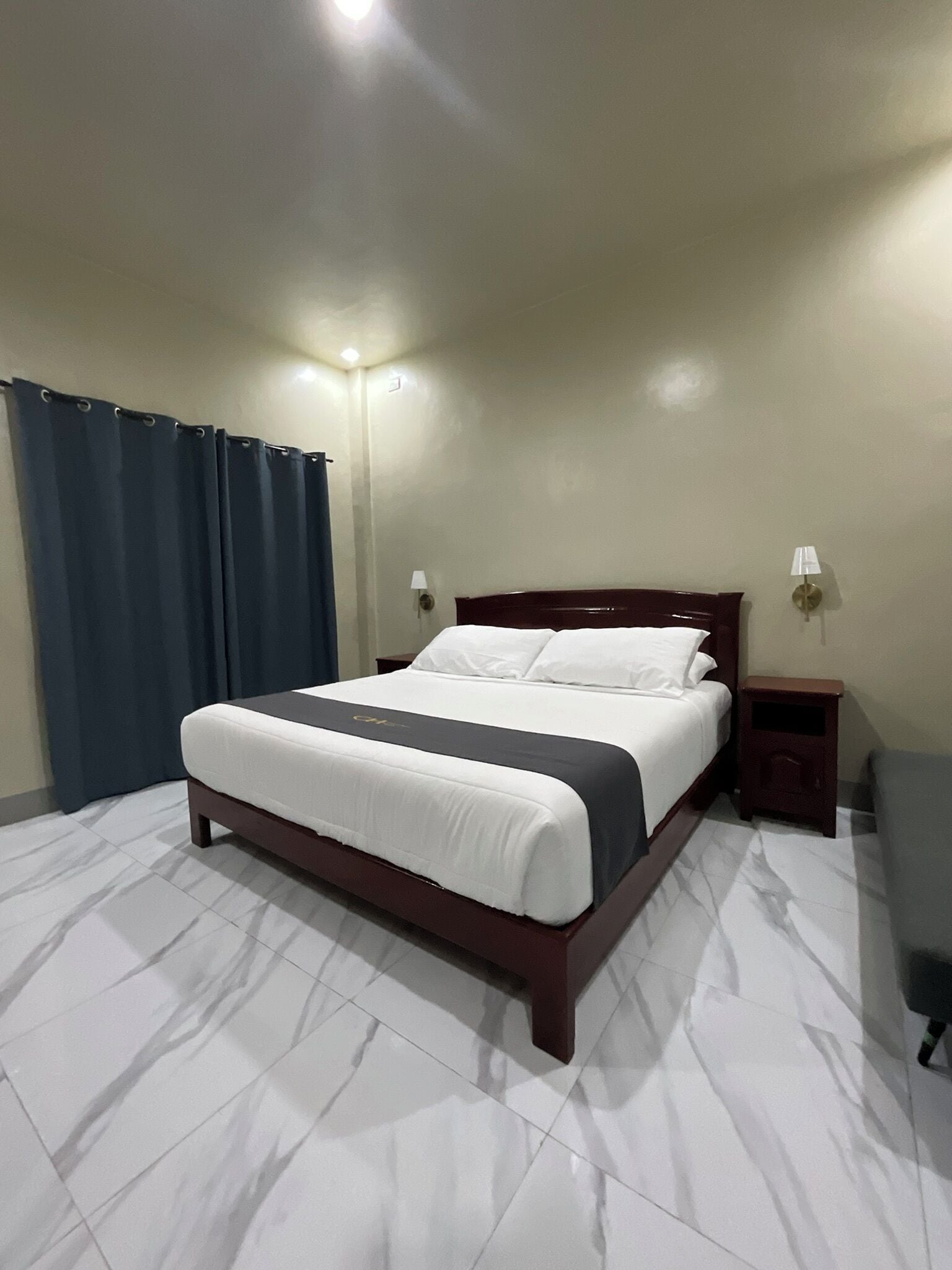 Chambre Premium, 1 très grand lit, vue piscine