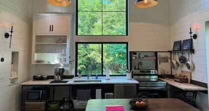 Bridgewater Cabin New/in-town private stay!