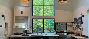 Bridgewater Cabin New/in-town private stay!