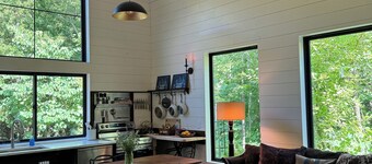 Bridgewater Cabin New/in-town private stay!