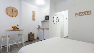 1 slaapkamer, een strijkplank/strijkijzer, gratis wifi, beddengoed