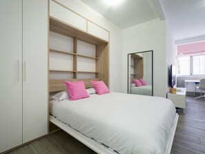 1 chambre, fer et planche Ă repasser, Wi-Fi gratuit, draps fournis