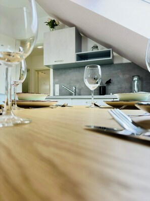 Dining - Modern Wohnen mit Smarttv, Arbeitsplatz und Küche (Bad Oeynhausen)