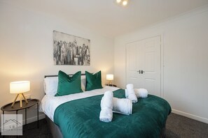 Casa | 4 quartos, ferros/tábuas de passar roupa, Wi-Fi de cortesia