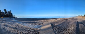 Beach - Cozy Modern Cottage - Walking distance to 5 beach access points (Tiny)