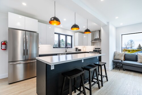 Cozy Modern Cottage - Walking distance to 5 beach access points