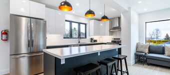 Cozy Modern Cottage - Walking distance to 5 beach access points