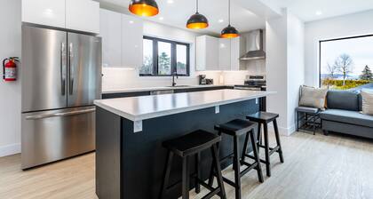 Cozy Modern Cottage - Walking distance to 5 beach access points