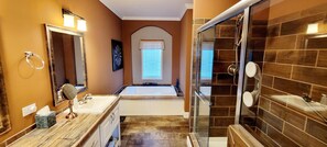 Shower, hair dryer, towels, soap - The Red Sisters Retreat.  (Edgewater)