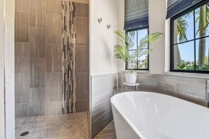 Shower, hair dryer, towels - Private Heated Pool + Tropical Lanai, Dogs OK, 5 Bedrooms, Walk to Everything in Minutes (Cape Coral)