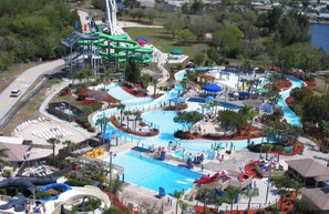 A heated pool - Private Heated Pool + Tropical Lanai, Dogs OK, 5 Bedrooms, Walk to Everything in Minutes (Cape Coral)