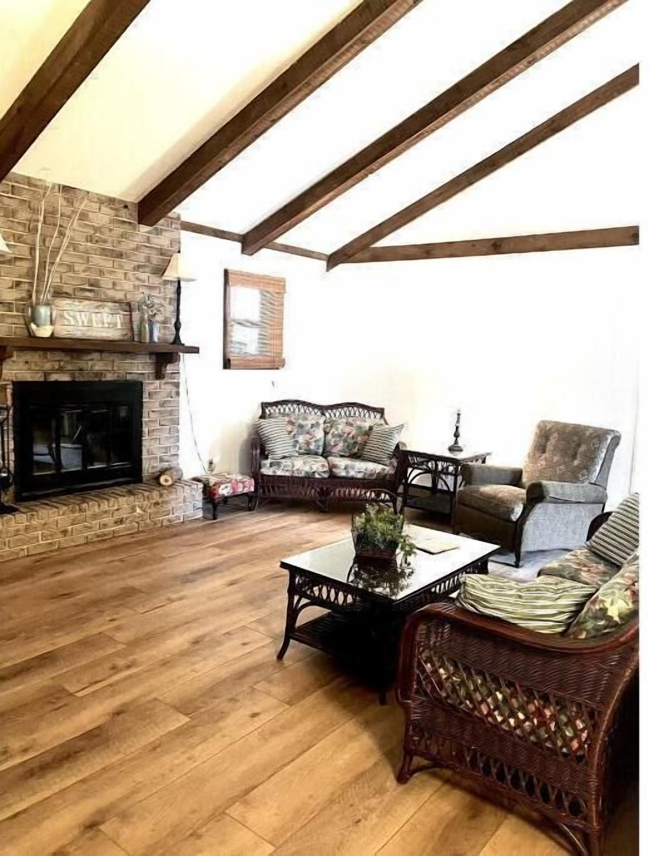Smart TV, fireplace, DVD player, books