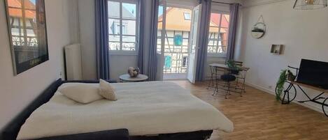 1 habitación, tabla de planchar con plancha, wifi gratis y ropa de cama