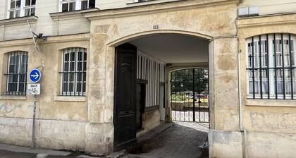 Studio centre ville tout confort avec SDB Ă©quipĂ©e dâune baignoire jacuzzi