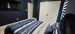 3 bedrooms, iron/ironing board, free WiFi, bed sheets - Comic Blue Apartment Close To Shops (San Juan)