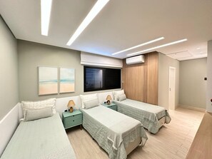 5 habitaciones, tabla de planchar con plancha, wifi y ropa de cama
