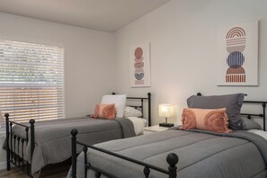 3 habitaciones, tabla de planchar con plancha y wifi gratis 
