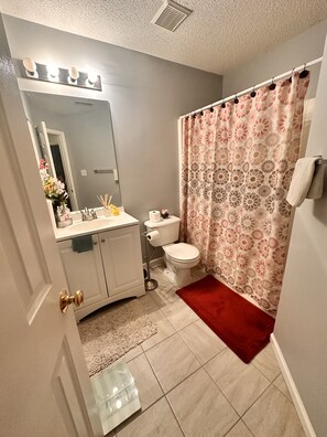 Doccia, asciugacapelli, bidet, asciugamani