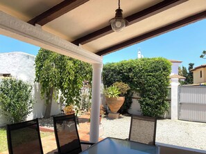 Outdoor dining -  3 Bed Villa with private pool and garden (Chiclana de la frontera)