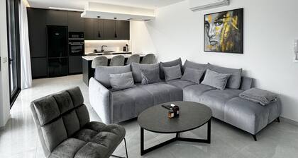 Modern 2 Bedroom house