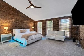 3 bedrooms, desk, free WiFi - BeltlineBeauty 5 Mins to Aquarium+Parking Included (Atlanta)