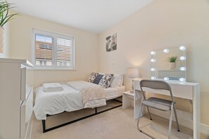 House | 3 bedrooms, iron/ironing board, free WiFi, bed sheets