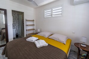 1 bedroom, iron/ironing board, WiFi, bed sheets - Corail : Spacious 1 bedroom air-conditioned apartment with swimming pool (Le Diamant)