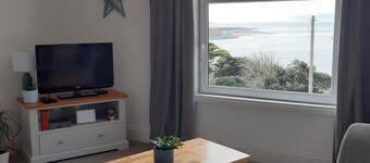 Stylish one bed apartment, 200 steps to the nearest beach.