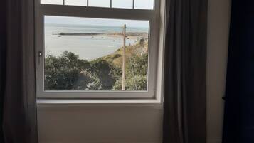 1 chambre, fer et planche Ă repasser, Wi-Fi, draps fournis