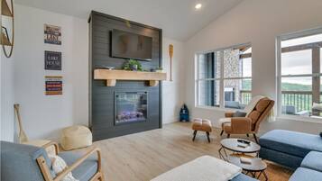 Smart TV, fireplace, table football, ping pong