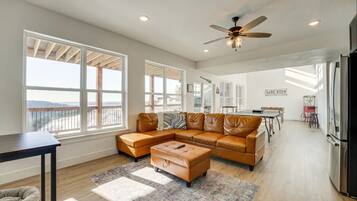 智能電視、壁爐、足球機、乒乓球設施