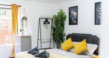 Open Mind Property - Cosy Flat with Free Parking