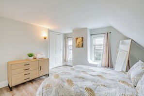 2 bedrooms, desk, iron/ironing board, WiFi - Weymouth Apartment: Close to Beaches & Boston! (Weymouth)
