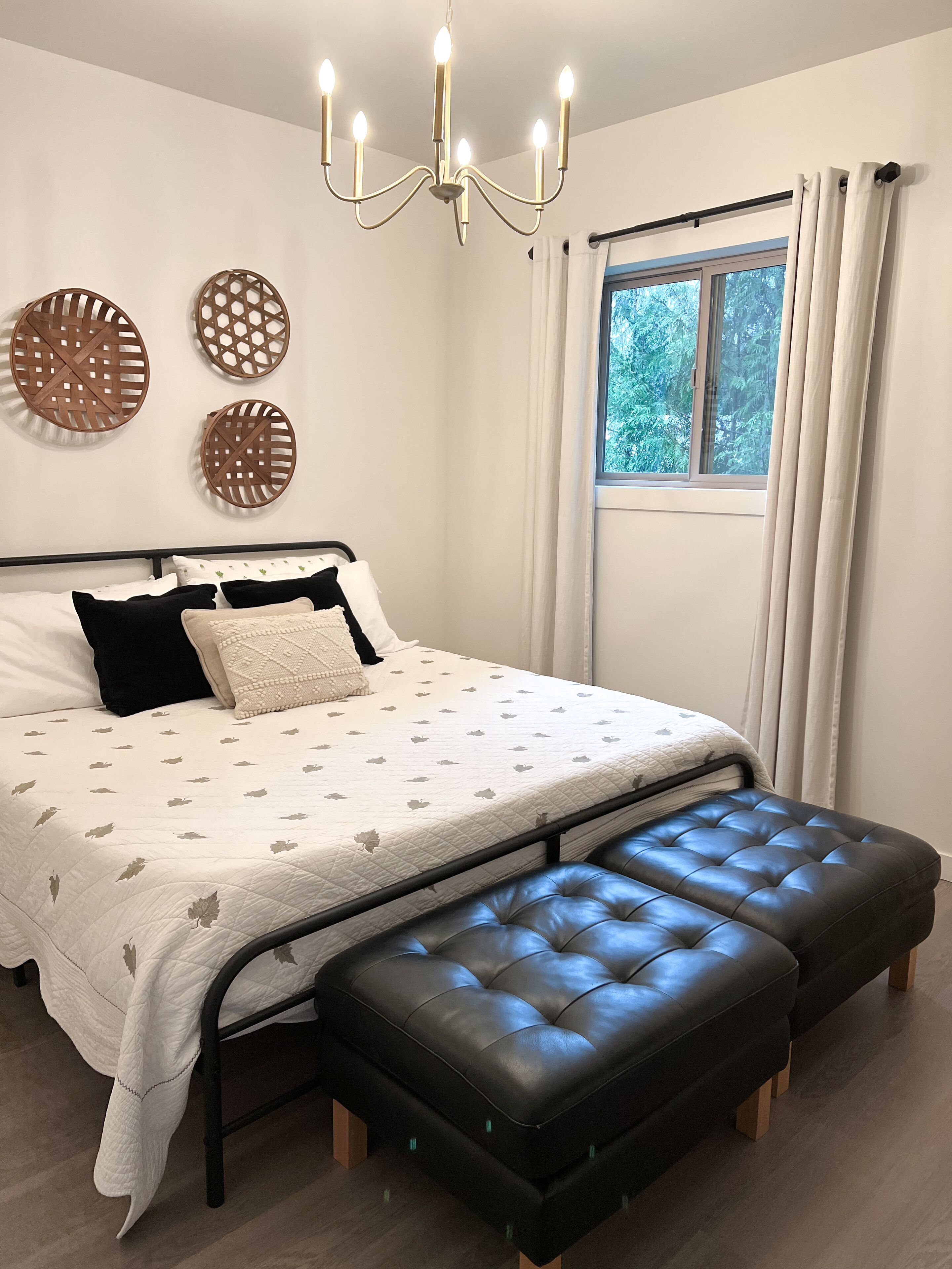 2 bedrooms, in-room safe, iron/ironing board, WiFi