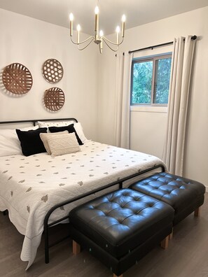 2 bedrooms, in-room safe, iron/ironing board, WiFi - Welcome to Cottonwood Home! Beach and private small lake! (Duncan)