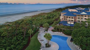Indoor pool, outdoor pool - 𝐅𝐢𝐧𝐝𝐢𝐧𝐠 𝐌𝐞𝐢𝐥𝐢 Beachfront Paradise@Grande Ocean Resort+Amenities. 2BR (Hilton Head Island)