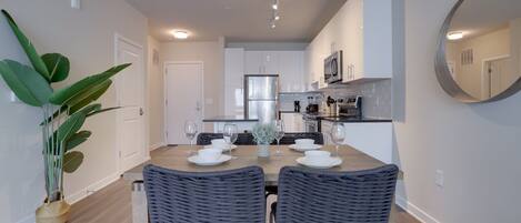 Business Apartment | In-room dining