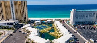 Sugar Beach condo : Charming 2 bed condo beachside. Beach chair service included